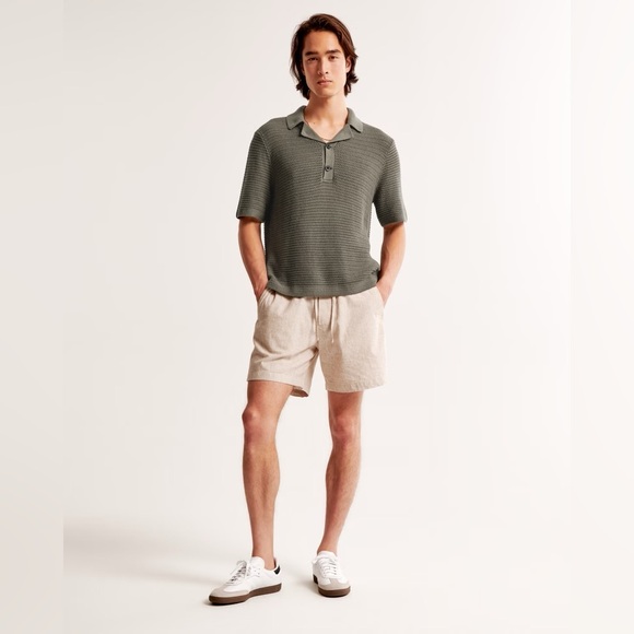 Abercrombie & Fitch Men's Camp Collar Cropped 2-Button
Sweater Polo Brown Sz XS - Picture 3 of 6